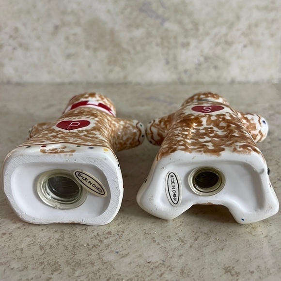 Vintage Gingerbread Man and Women salt and pepper shakers - Picture 5 of 6